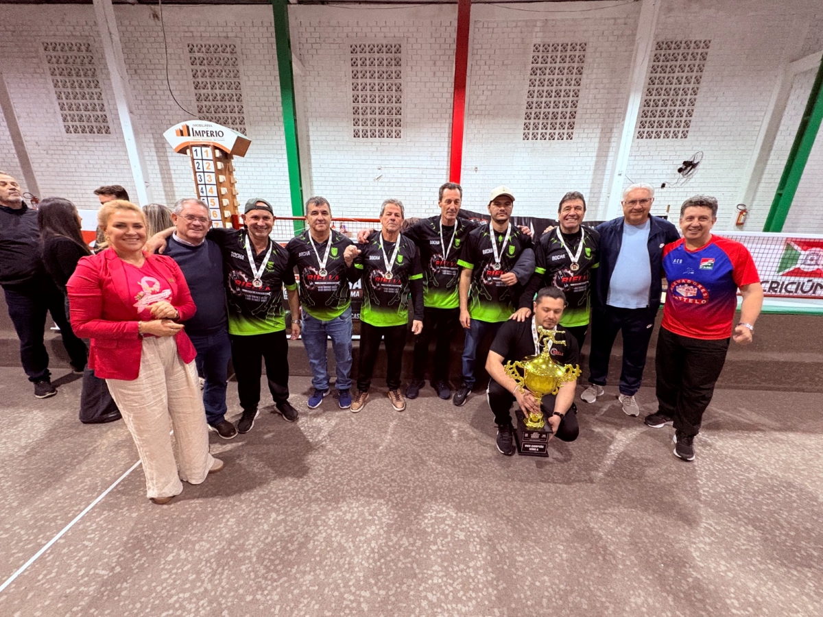 Biela Automecânica comemorando o vice-campeonato do Municipal de Bocha de Criciúma