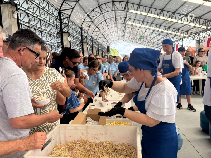 Maior Minestra do Mundo sendo preparada na CocalFest