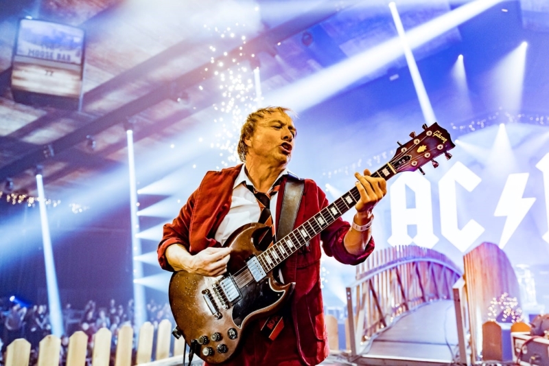 UK/DC tour brasil, com tributo ao AC/DC