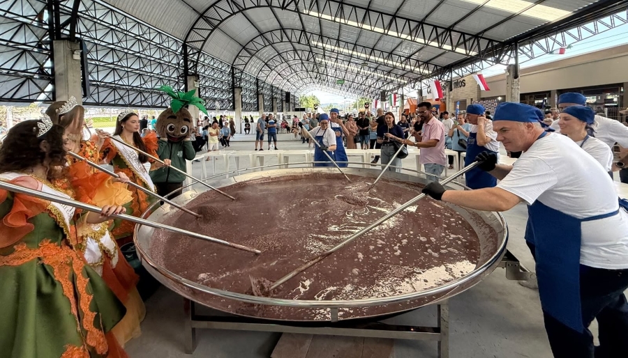 Maior Minestro do Mundo sendo preparada na CocalFest