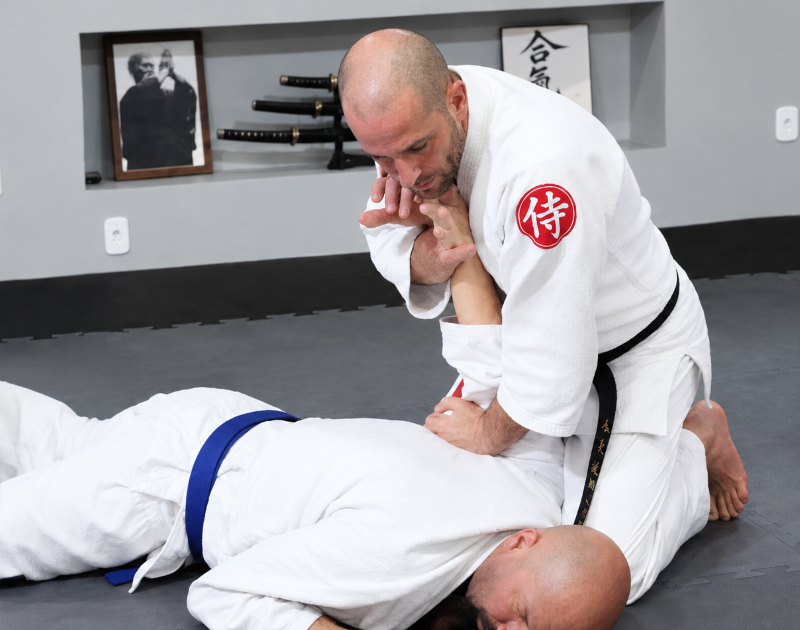 Técnica de aikido defesa pessoal em academia de Criciúma